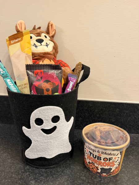 Wags & Whiskers Halloween Dog Boo Basket